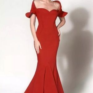 Royal Queen Size 6 In burgundy gown